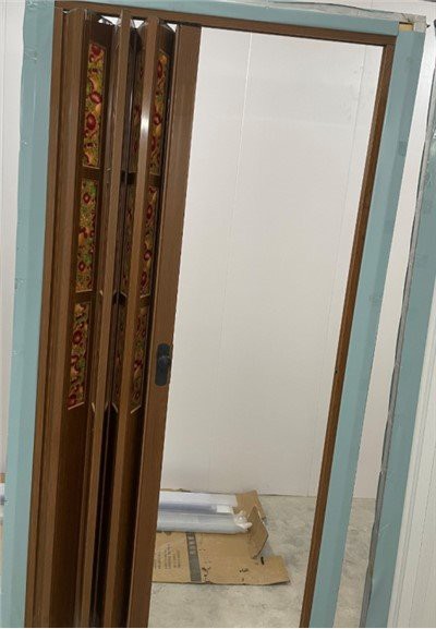 Πτυσσόμενη πόρτα τουαλέτας PVC